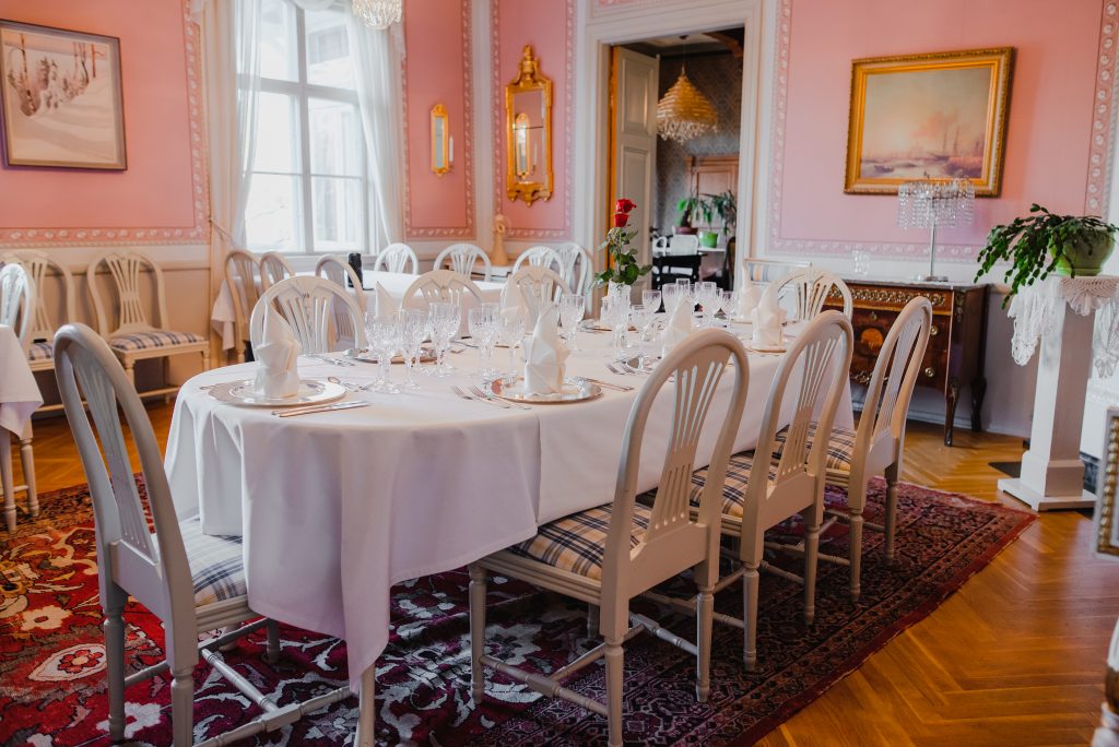 Forskullan kartano tilausravintola, erikseen varattava juhlatilo isoihin tunnelmallisiin juhliin
