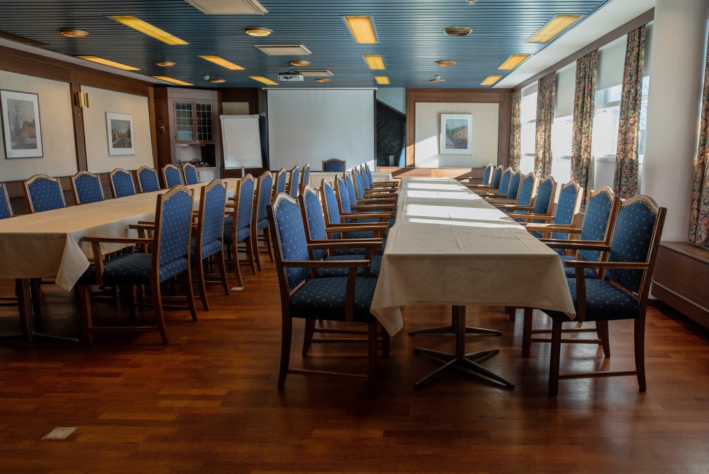 Kumpeli iso kokoustila, Kartano kabinetti